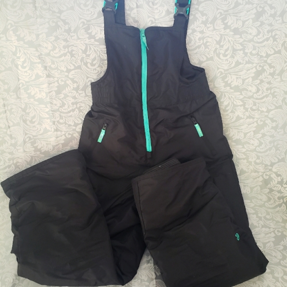 Bib style snowboarding pants